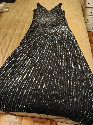 Traje de noche negro y plateado