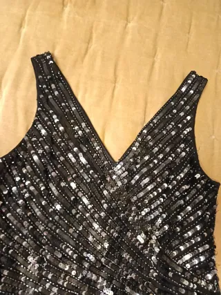 Traje de noche negro y plateado