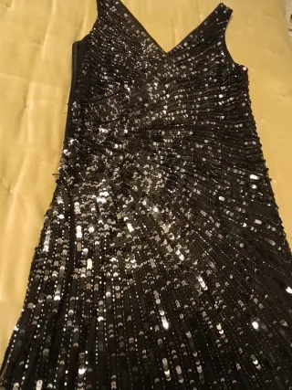 Traje de noche negro y plateado