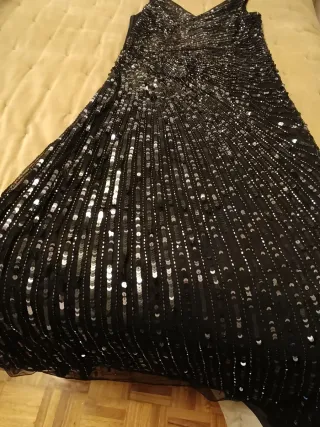 Traje de noche negro y plateado