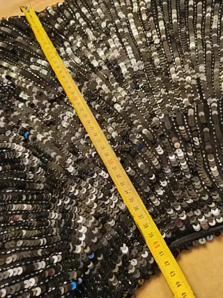 Traje de noche negro y plateado