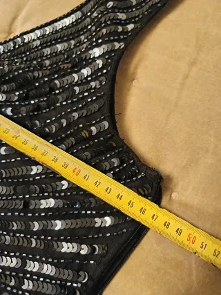 Traje de noche negro y plateado