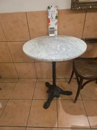 Tavolo rotondo in marmo e metallo 60cm