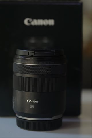 Objetivo Canon RF 85mm f2 Macro IS STM