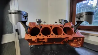 Base tavolino motore V8 americano
