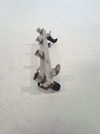 RAMPA INYECTORA OPEL CORSA D (2)