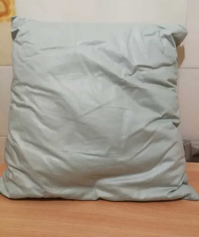 Cuscino verde acqua in tessuto