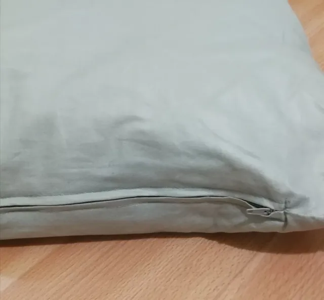 Cuscino verde acqua in tessuto