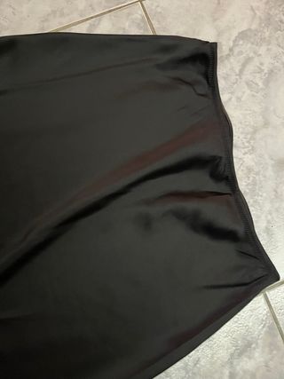 Falda satinada Mango negra