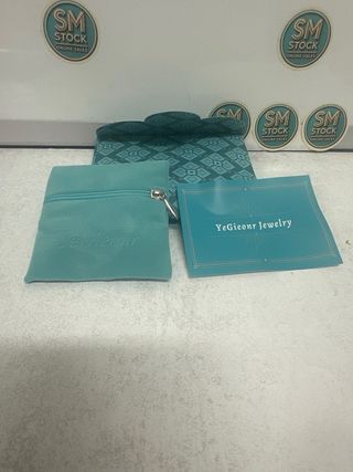 Pendientes YeGieonr chapados en Oro 18K