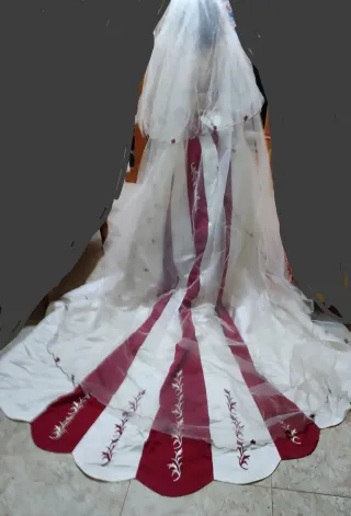 Vestido de Novia con Velo y Ramo