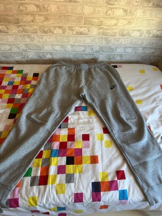 Pantalón chándal Nike gris original con logo negro