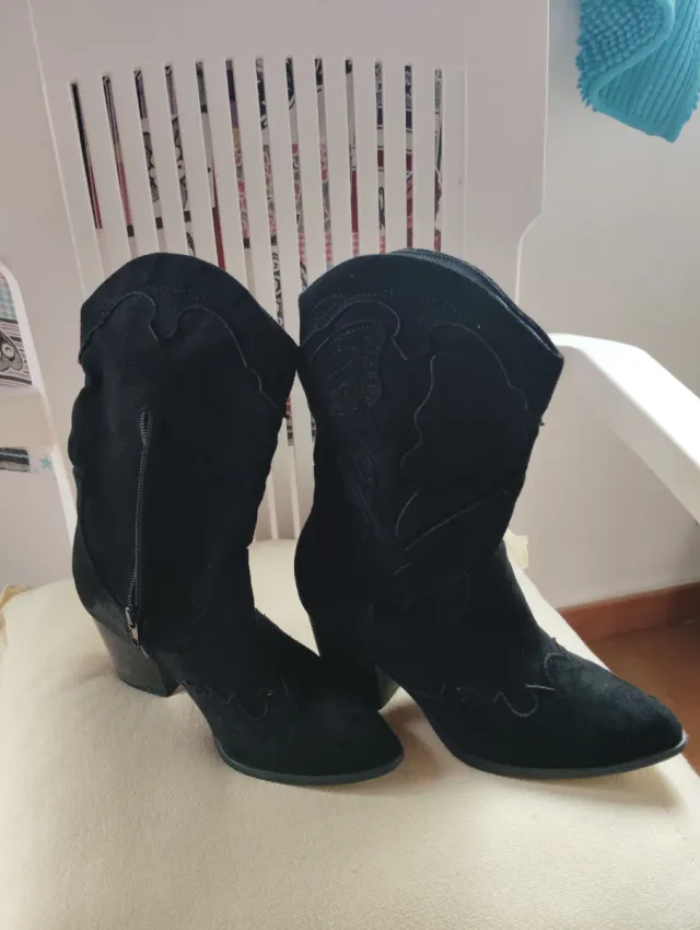 Botín cowboy ante negro