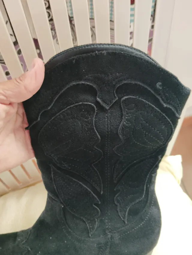 Botín cowboy ante negro