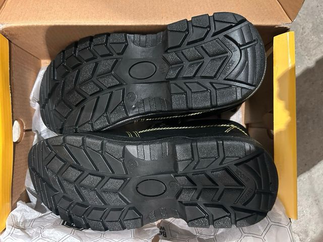 Zapatos de seguridad Bee Work negros y amarillos