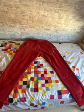 Pantalón chándal Adidas rojo