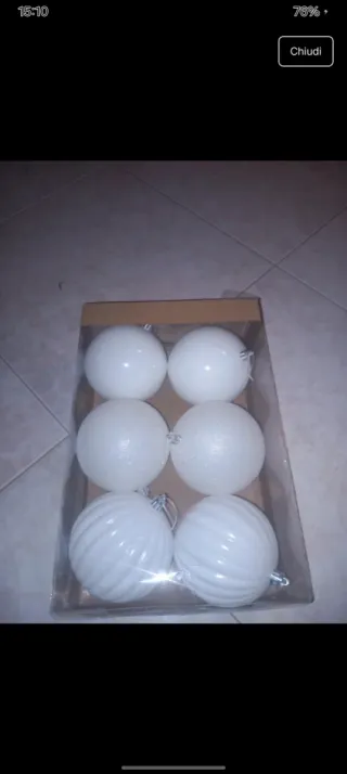 palline bianche natalizie