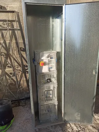 Contador luz ,Armario metálico obra provisiona