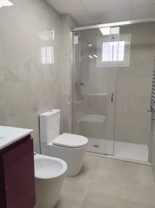 Baño completo: cambio de bañera a plato de ducha