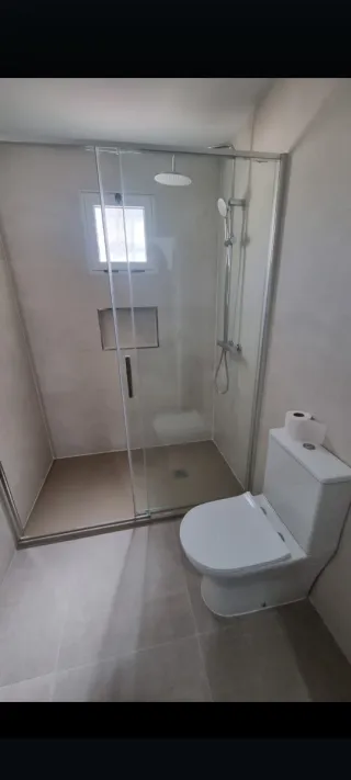 Baño completo: cambio de bañera a plato de ducha