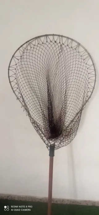 Red de pesca con mango de madera