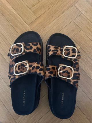 Sandalias Bershka leopardo