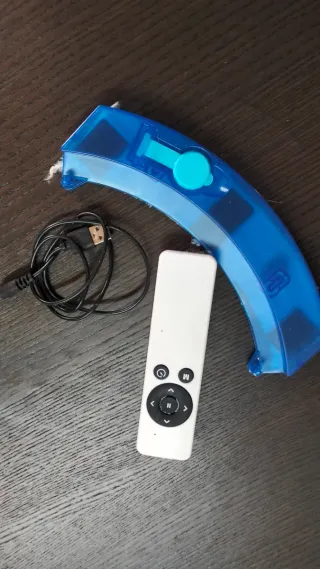 Robô aspirador automático com acessórios