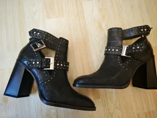Botines Zara Negros Tachuelas Plateadas