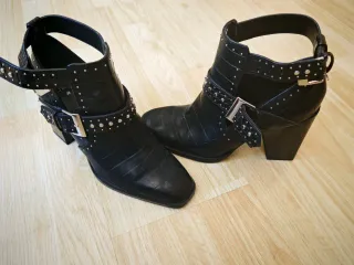 Botines Zara Negros Tachuelas Plateadas