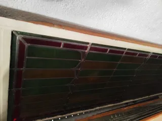 8 Puertas hierro cristal. 2 sin marcoemplomado.