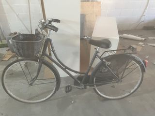 Bicicleta de paseo con cesta