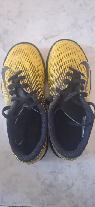 Botas de fútbol multitacos Nike talla 31