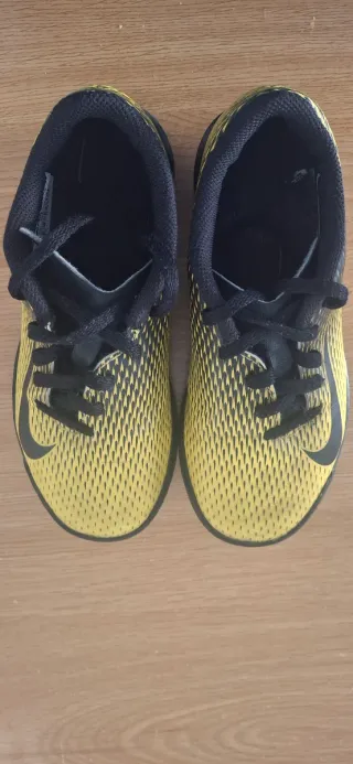 Botas de fútbol multitacos Nike talla 31