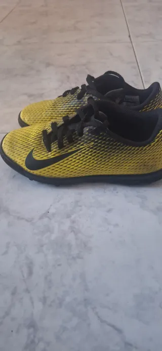 Botas de fútbol multitacos Nike talla 31