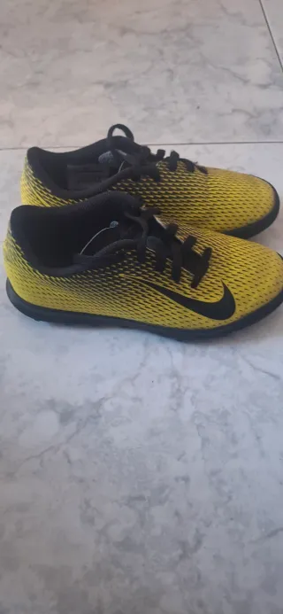 Botas de fútbol multitacos Nike talla 31