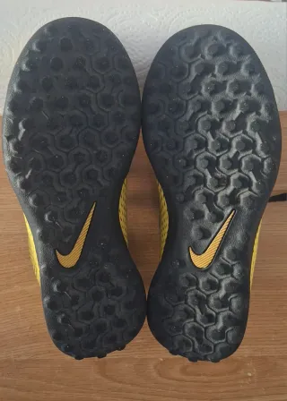 Botas de fútbol multitacos Nike talla 31