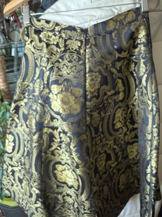 Falda de fiesta negra y dorada