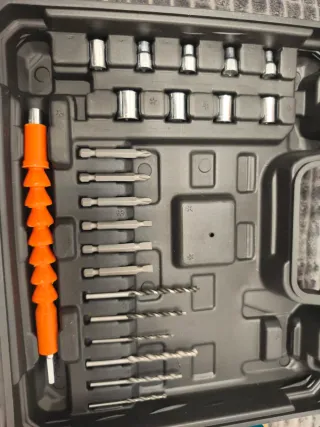 Taladro Inalámbrico YOVLET con Accesorios