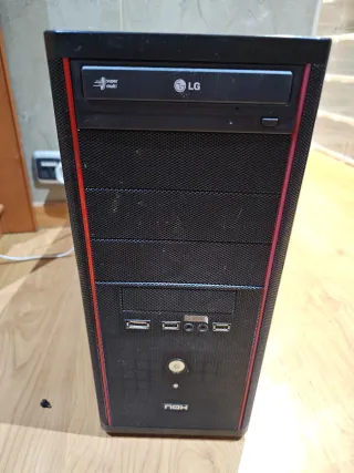 Torre PC con Placa Base y Procesador