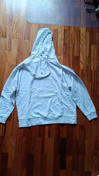 Sudadera con capucha blanca