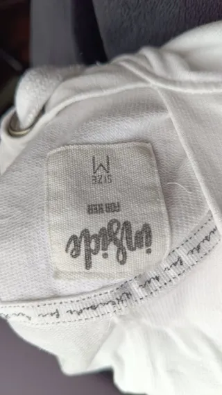 Sudadera con capucha blanca