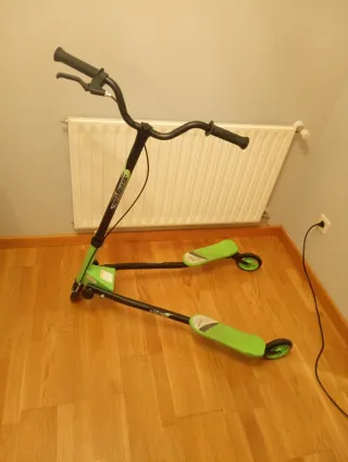 Patinete de 3 ruedas verde