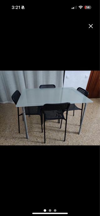 Tavolo da pranzo in vetro e metallo