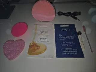 Limpiador facial eléctrico rosa  + 2 mascarillas