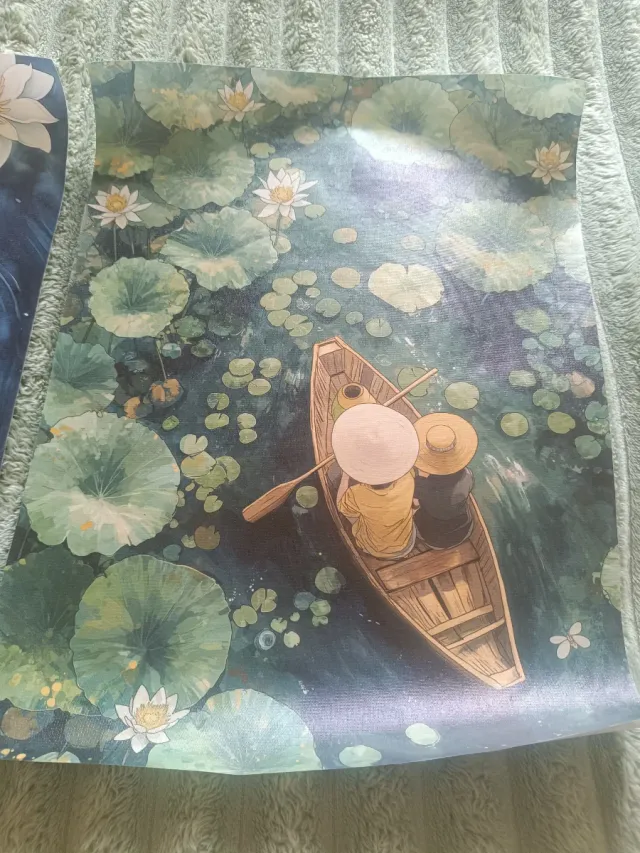 Stampe su tela con pesci koi e barca