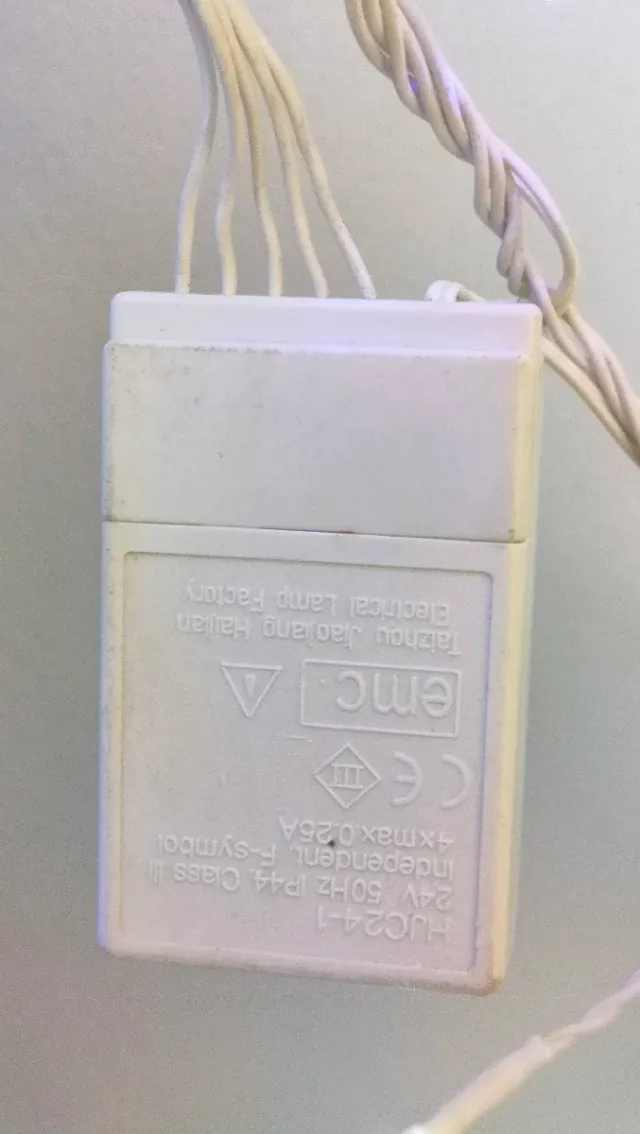 Catena luminosa cascata blu e bianche