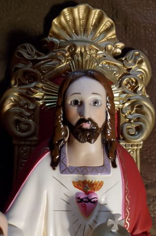 Figura Cristo en el trono con el Sagrado Corazón