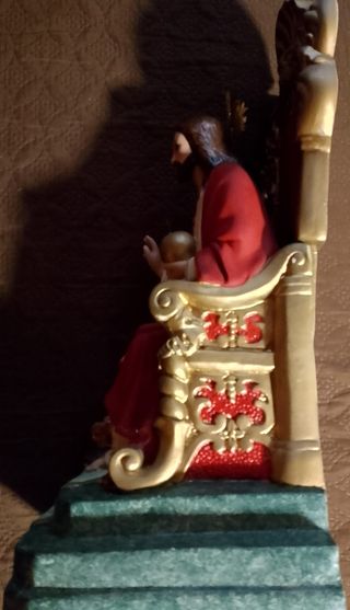 Figura Cristo en el trono con el Sagrado Corazón