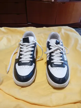 Zapatillas Pull&Bear blancas y negras