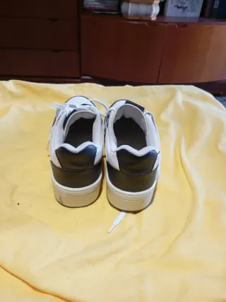 Zapatillas Pull&Bear blancas y negras